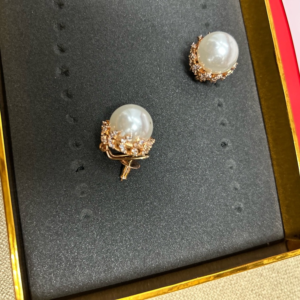 Pearl Cluster Stud Earrings in Gold